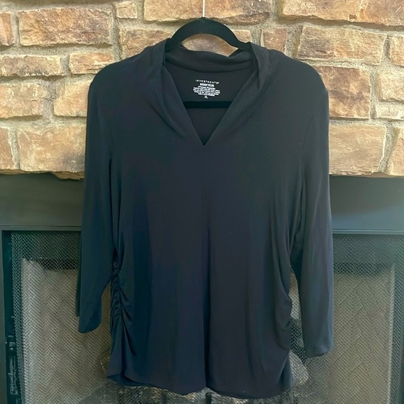 Investments black V-neck top with gathering on the sides. Size XL - Picture 1 of 5